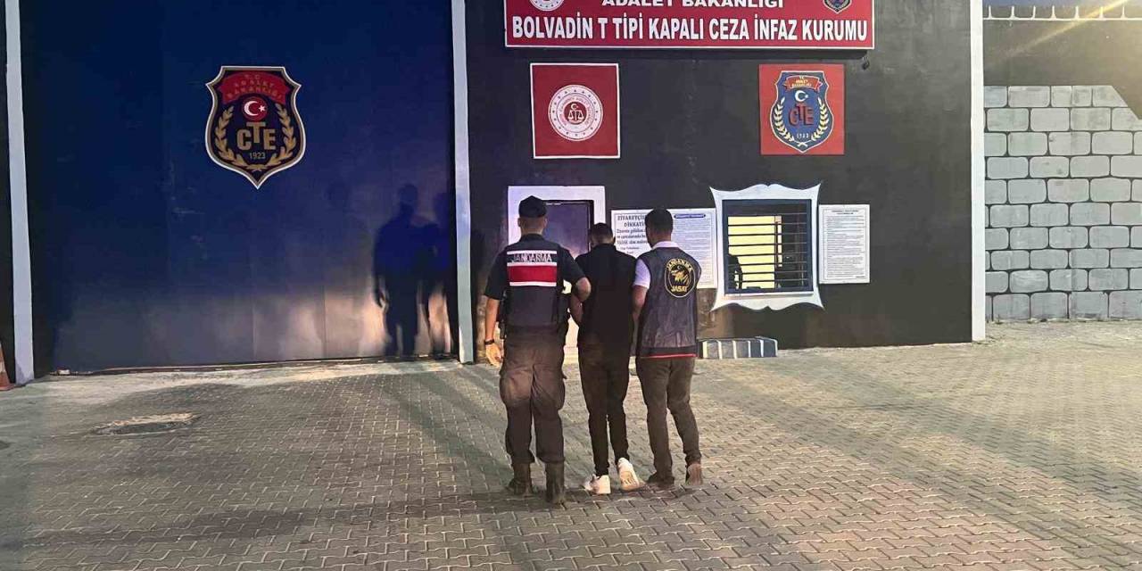 Hırsızlık Suçundan Aranan Şahsı Jandarma Yakaladı