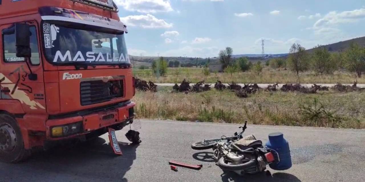 Tırla Çarpışan Motosiklet Sürücüsü Ağır Yaralandı
