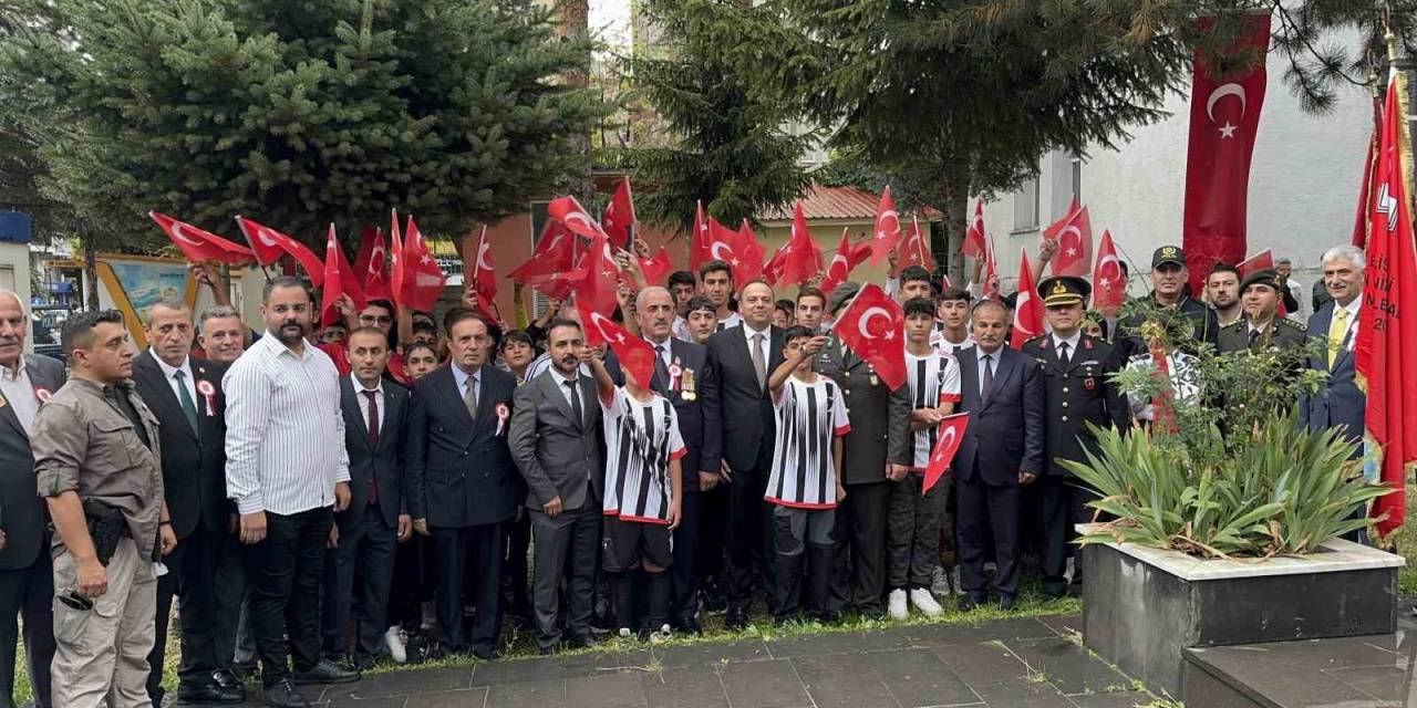 Tatvan’da Gaziler Günü Yağmur Altında Kutlandı