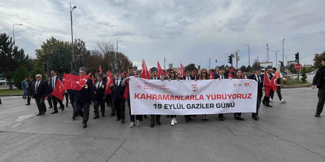 Sivas’ta Gazilerin Gururlu Yürüyüşü