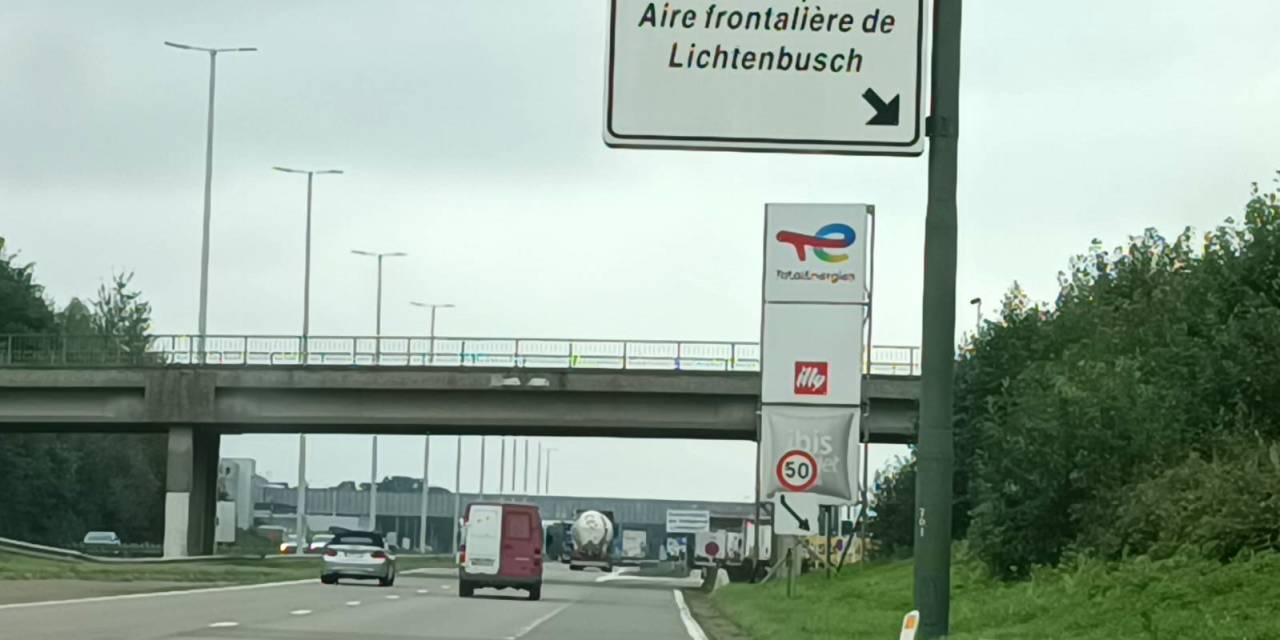 Dokuz Ülkeye Sınırı Olan Almanya Sınır Kontrollerine Devam Ediyor