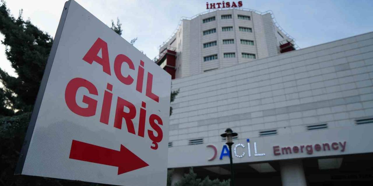 Oğul Dehşet Saçtı: Kolundan Bıçaklanan Baba, Ambulansta Kalp Krizi Geçirerek Hayatını Kaybetti