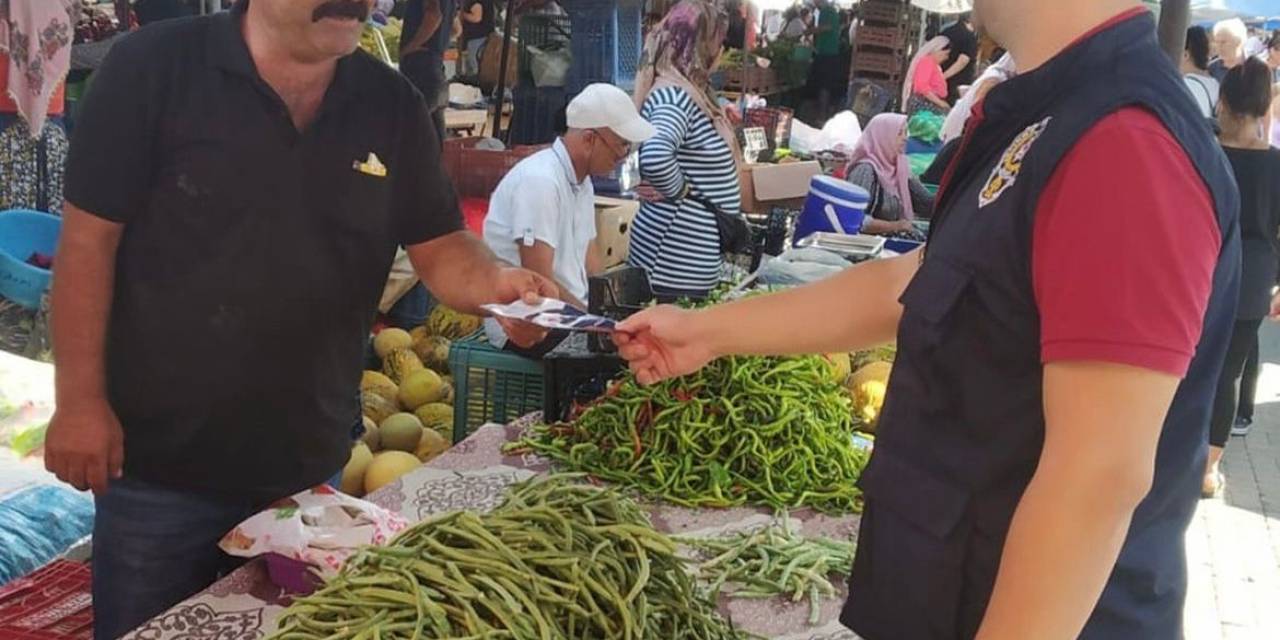 Selçuk Polisi Pazarda Vatandaşları Dolandırıcılık Yöntemlerine Karşı Bilgilendirdi