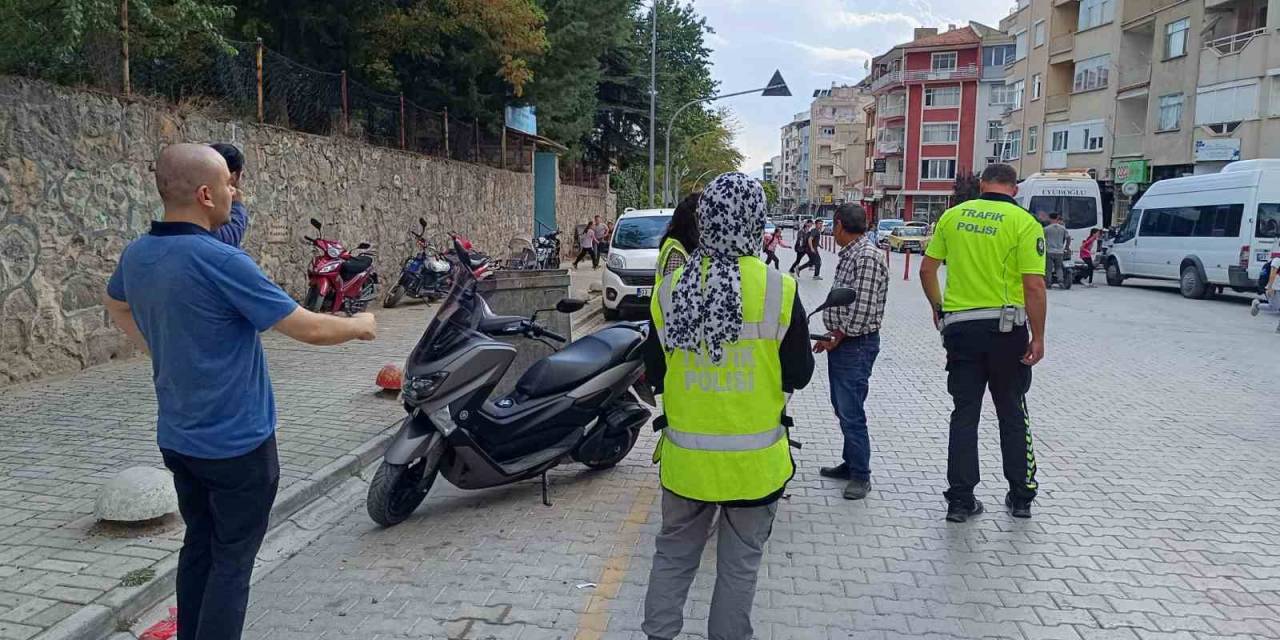 Okul Önleri Ve Çevrelerinde Trafik Denetimi Yapıldı