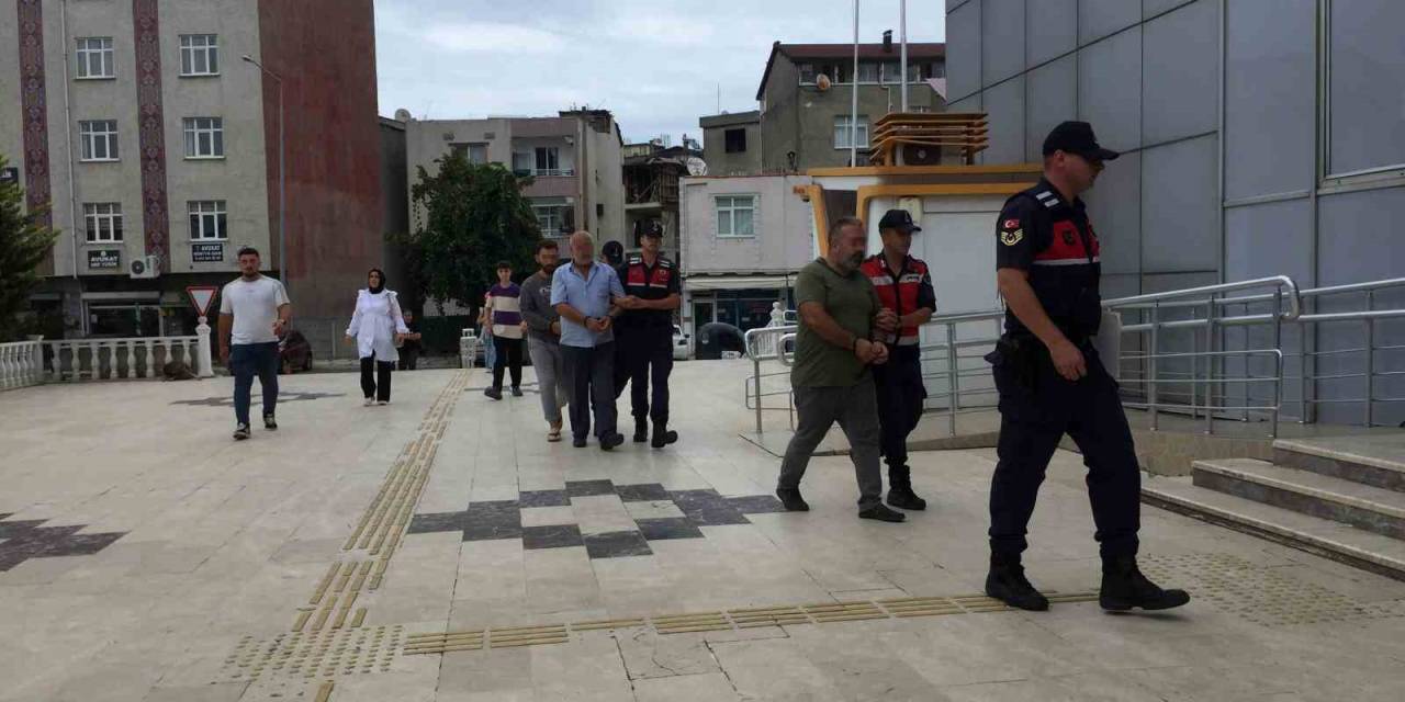 Tartıştıkları Trafik Polisinin Başına Sandalye Vurup Yaralamışlardı: 3 Kişi Adliyeye Sevk Edildi