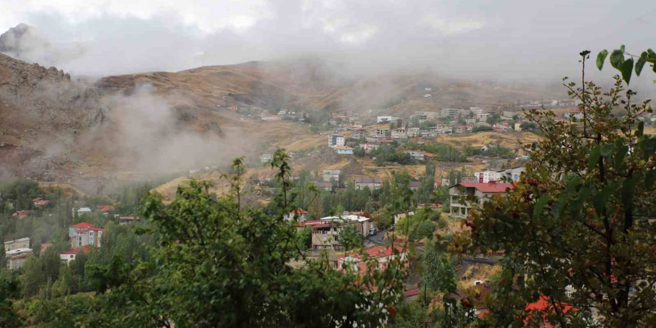 Hakkari’de Sağanak Yağış Etkisini Sürdürüyor