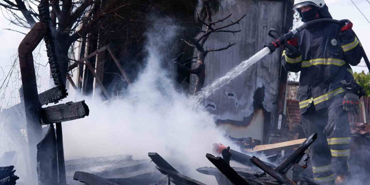 Bahçede Yakılan Çöpler Konteyneri Küle Çevirdi