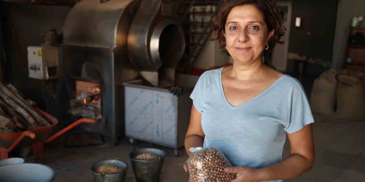 Depremden Kurtulan 2 Çocuk Annesi, Devraldığı Tesiste Tonlarca Leblebi Üretiyor