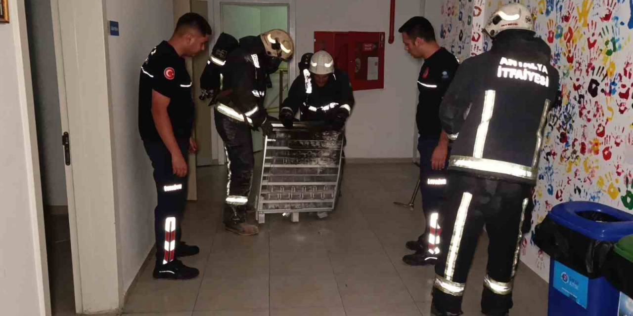 Manavgat Gençlik Merkezi’nde Yangın Paniği
