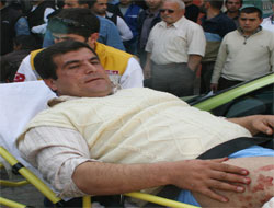 Yaralanan Adam gazetecilere öyle bir poz verdiki