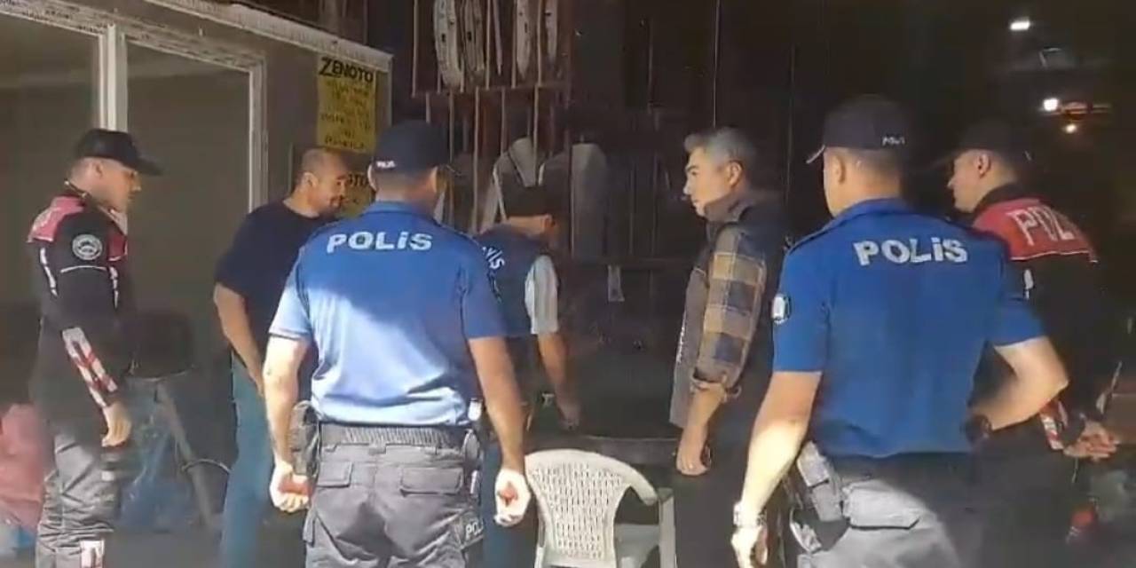 Hacizli, Çalıntı Ve Kaçak Otomobilleri, Depremde Hasar Görmüş Araçlarla ‘Change’ Yapan 4 Kişi Gözaltına Alındı