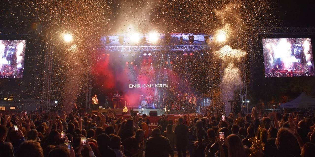 Emir Can İğrek Tekirdağlı Hayranlarıyla Ertelenen Konserde Buluştu