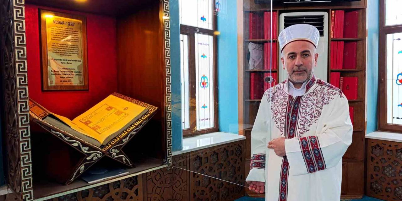 Cumhurbaşkanı’nın Hediye Ettiği 428 Yıllık Kur’an-ı Kerim Replikası İlgi Görüyor