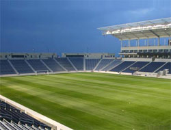 Futbol sahasının altından toplu mezar çıktı