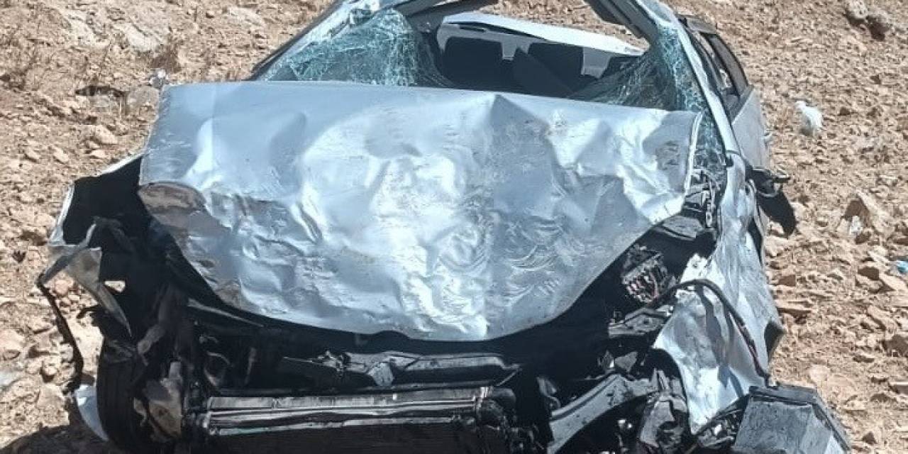 Mardin’de Sürücüsünün Direksiyon Hakimiyetini Kaybettiği Araç Uçurumdan Yuvarlandı