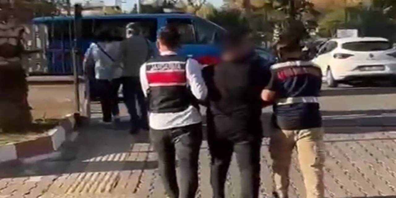 Aydın’da Bir Otomobilde Yapılan Aramada El Bombası Ele Geçirildi
