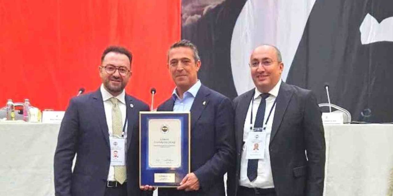 Ali Koç, Erzurum Fenerbahçeliler Derneği’ne Akreditasyon Belgesini Verdi