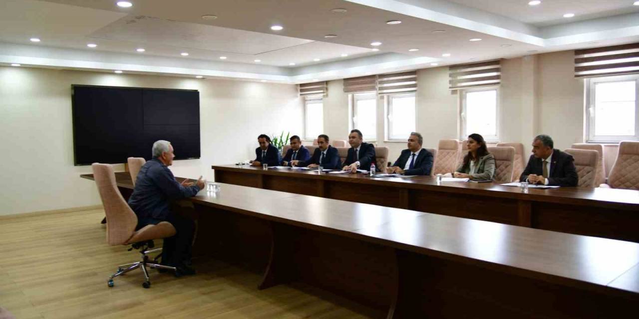 Vali Çiçek, Vatandaşları Dinlemeye Devam Ediyor