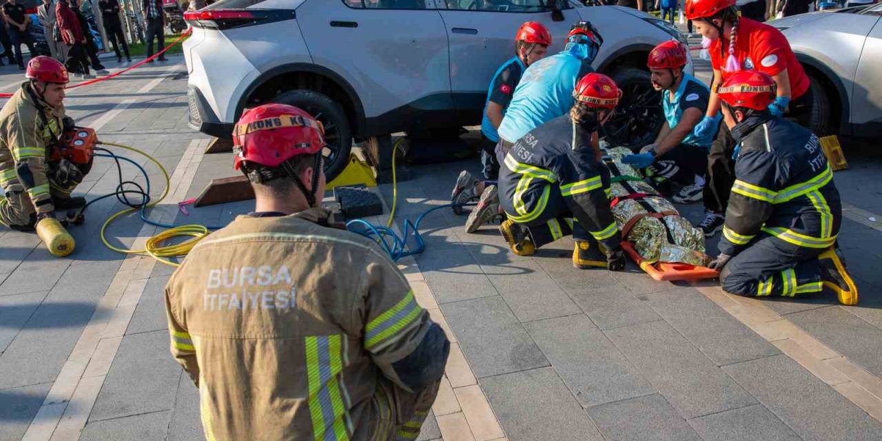 Bursa Büyükşehir İtfaiyesi’nden Gerçeği Aratmayan Tatbikat
