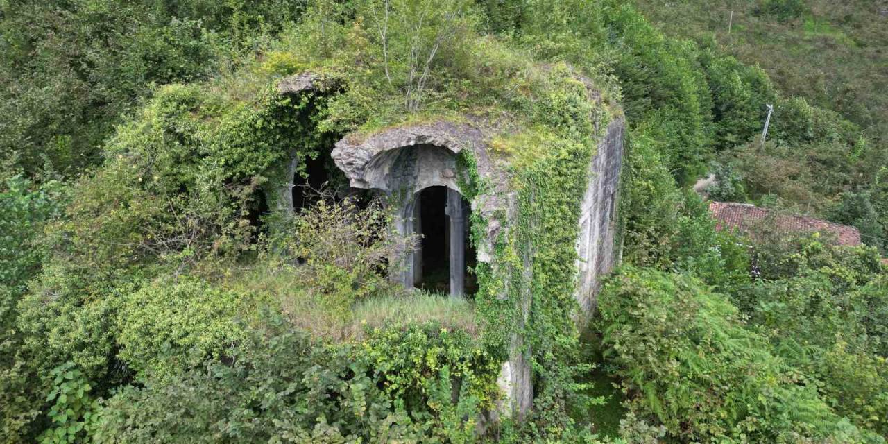 Gündüzleri Ziyaret, Geceleri Kazı