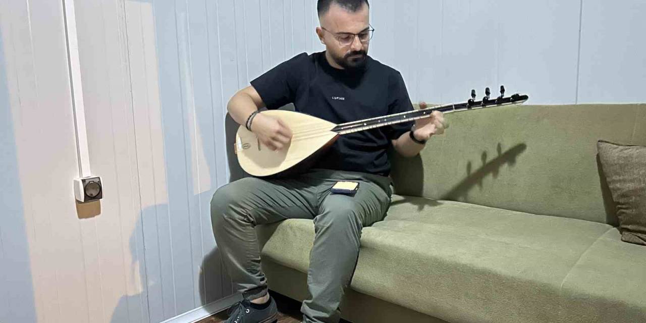 Depremzede Öğretmenden Narin İçin Yürek Yakan Türkü