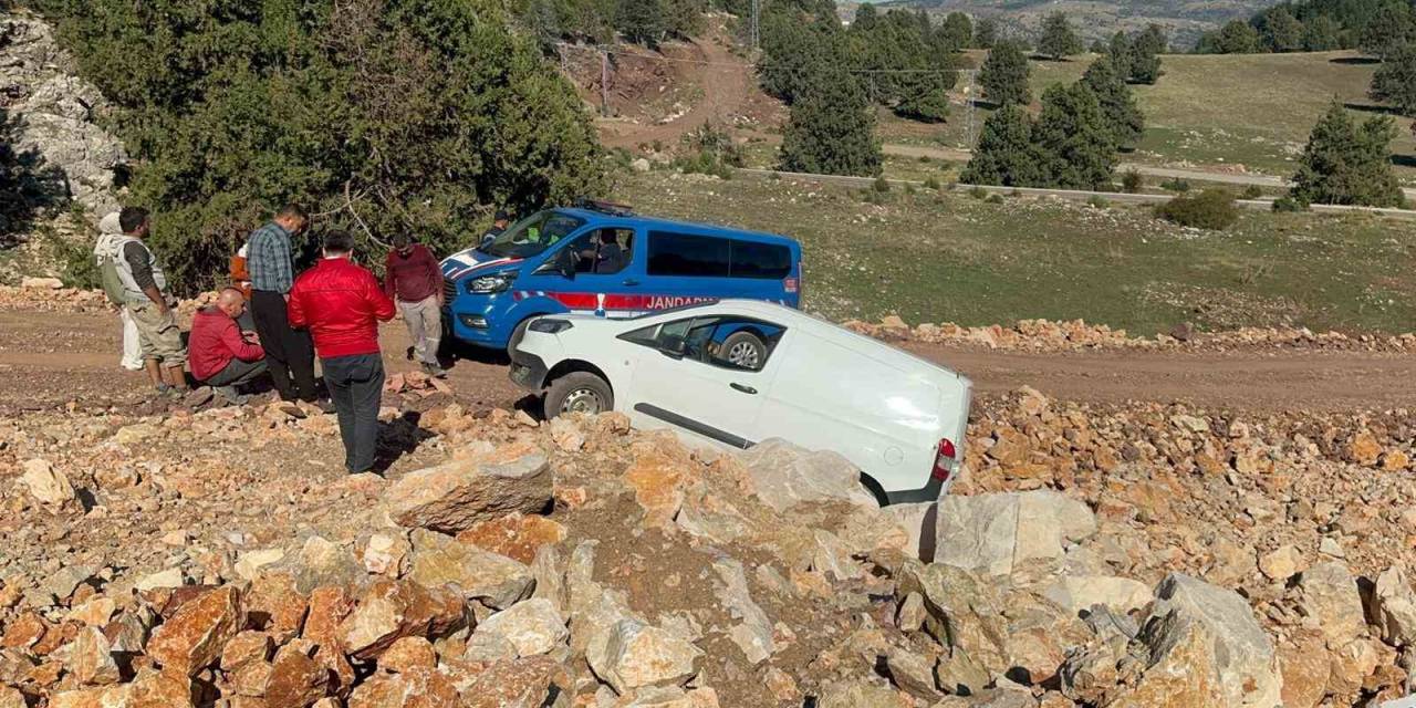 Araç Askıda Kaldı: Jandarma Ve İşçilerden Engelli Birey İçin Kurtarma Operasyonu