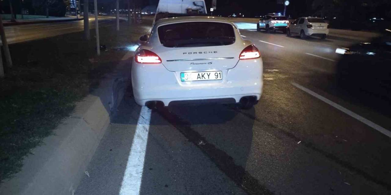 Pendik’te Otomobilin Çarptığı Motosiklet, Kontrolden Çıkarak Park Halindeki Araca Çarptı: 1 Yaralı