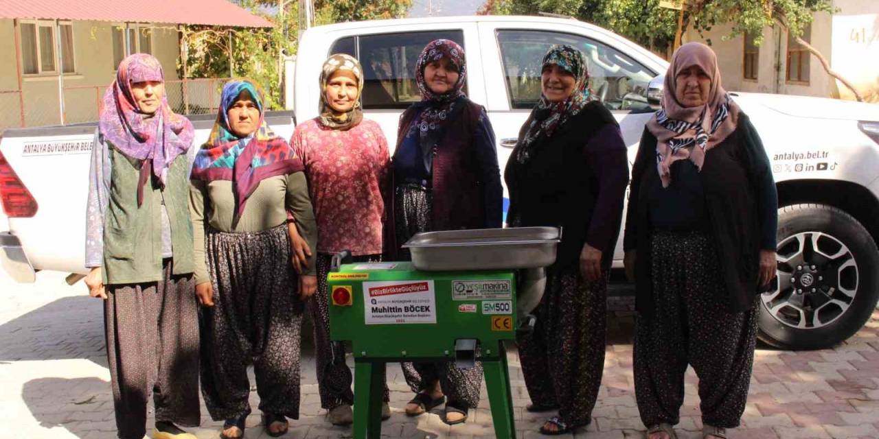 Büyükşehirden Elmalılı Kadınlara Salça Makinesi Desteği