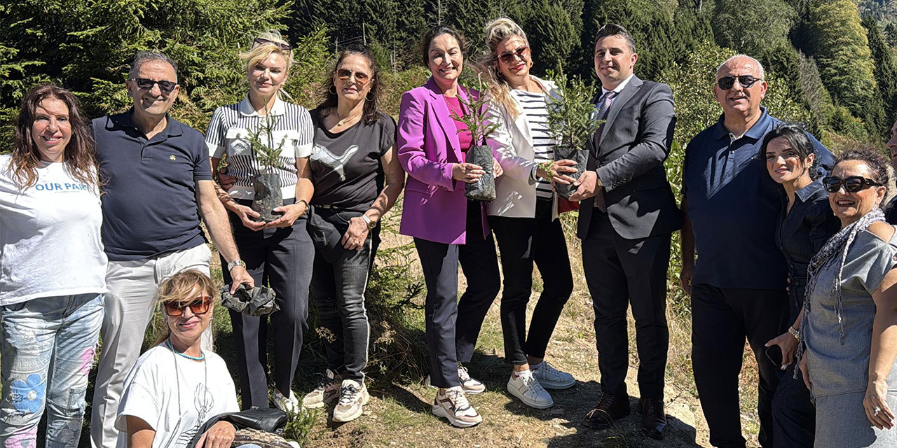 Uluslararası Karadeniz Rize-Ayder Forumu'na katılan heyet, Ayder Yaylası'nda fidan dikti