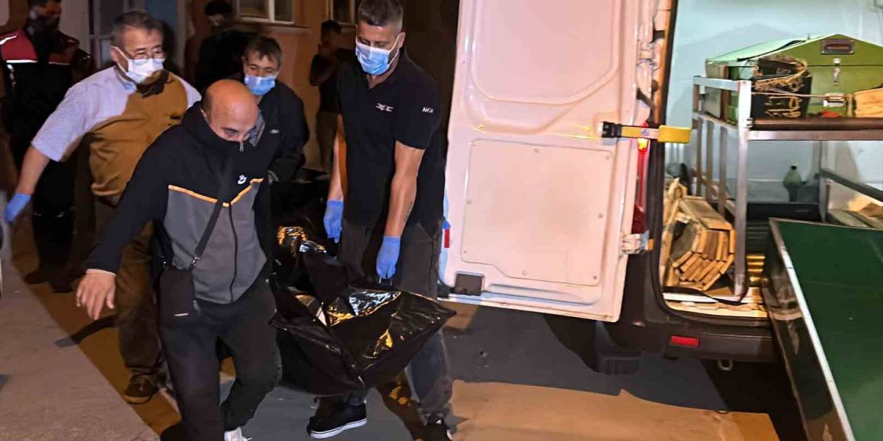 Eskişehir’de Çöp Ev Vakası: Ceset Koku Nedeniyle Zor Çıkarıldı
