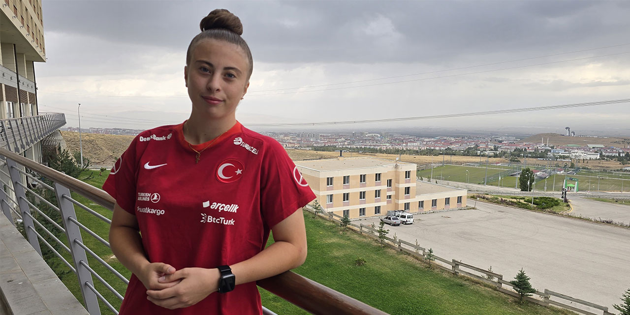 Defne Sarıoğlu: "Türkler Çok Yetenekli, Alman Düşünerek Oynuyor"