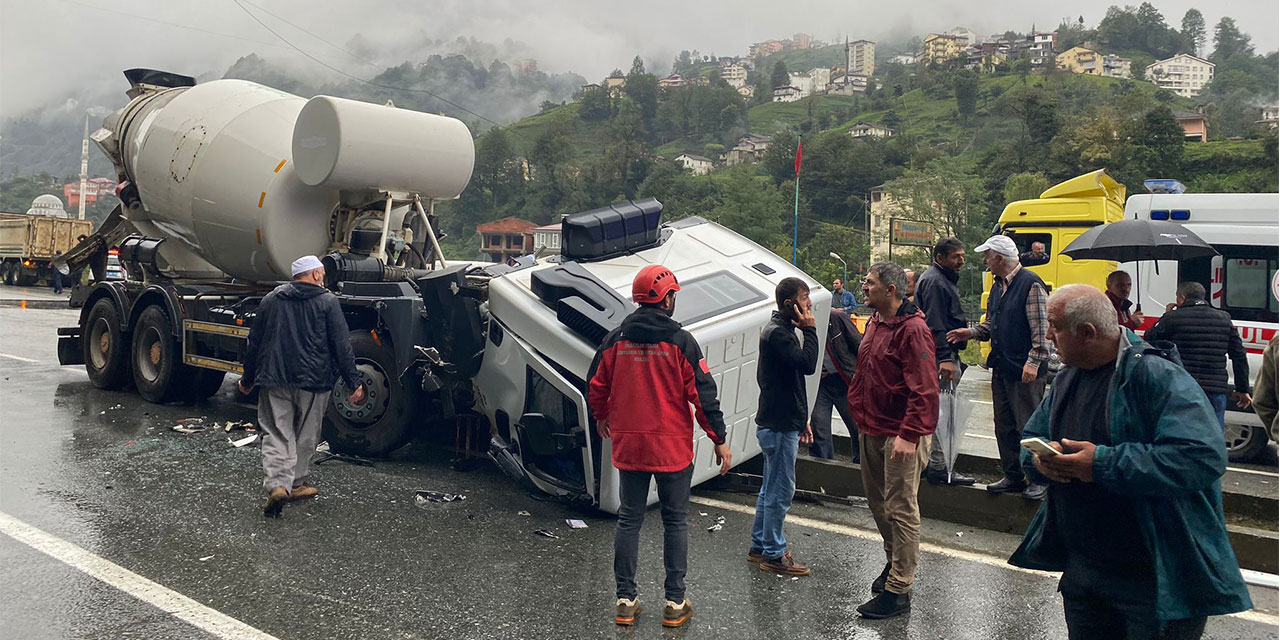 Rize'de trafik kazası 1'i ağır 2 yaralı