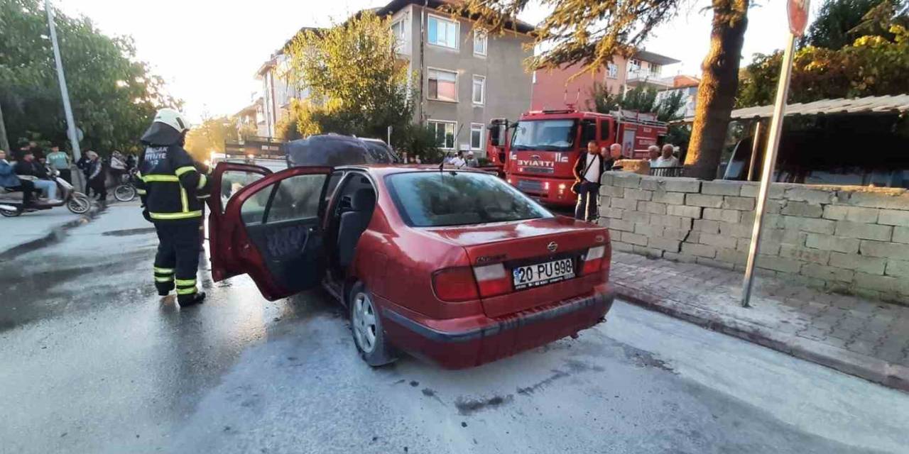 Seyir Halindeki Otomobil Alev Alev Yandı