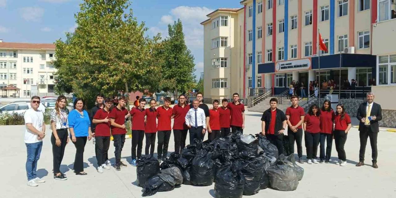 Öğrencilerden Geri Dönüşüme Destek