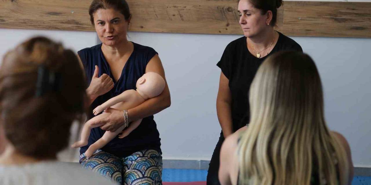 Anne Adaylarına Eğitim Vermek İçin ’gebe Sınıfı’ Açıldı