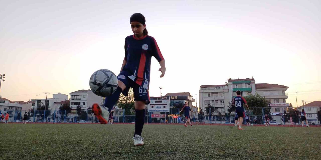 Düzce Kadın Futbol Takımı 1. Lig İçin İddialı