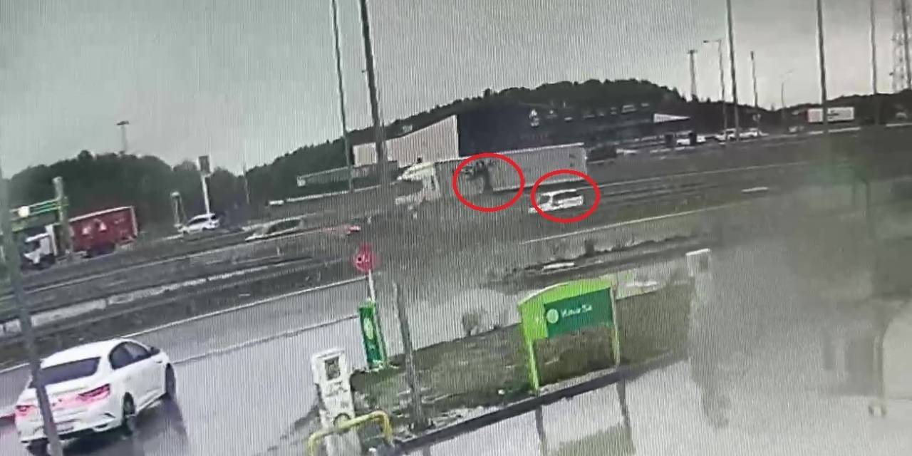 Kazaya Yardım Etmek İsterken Feci Şekilde Can Verdi