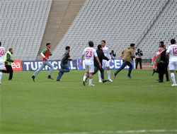 İstanbul B.B-Diyarbakırspor maçı tatil edildi VİDEO