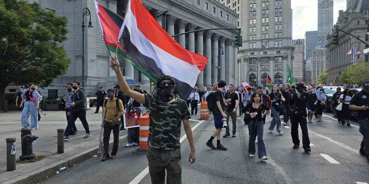 New York’ta Binlerce Filistin Yanlısı, İsrail Saldırılarını 1. Yılında Protesto Etti