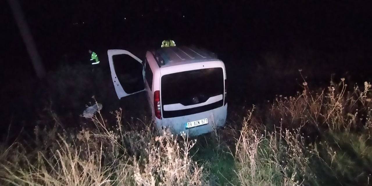 Kontrolden Çıkan Hafif Ticari Araç Şarampole Uçtu, Sürücü Yaralandı