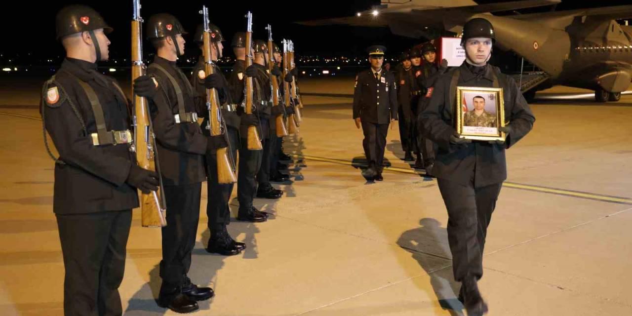 Şehit Oğlunu Karşılayan Baba Hasan Alan: “Ülkesi, Devleti, Namusu İçin Kahramanca Şehit Oldu”