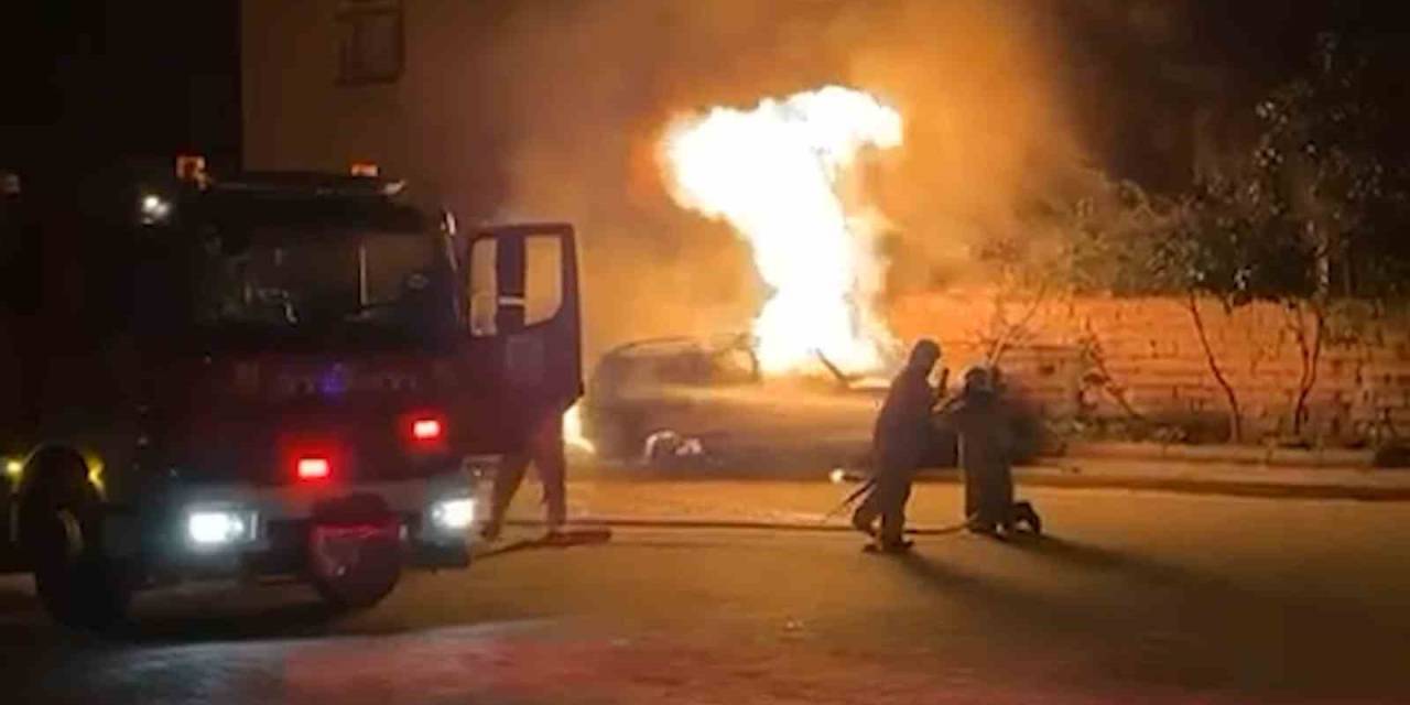 Bagajdaki Mutfak Tüpü Alev Aldı, Araç Ateş Topuna Döndü: Yola Atlayan Sürücü Ağır Yaralandı