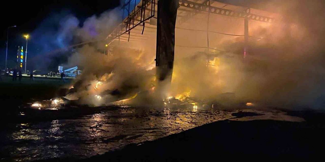 Denizli’de Kuruyemiş Deposunda Çıkan Yangın Paniğe Neden Oldu