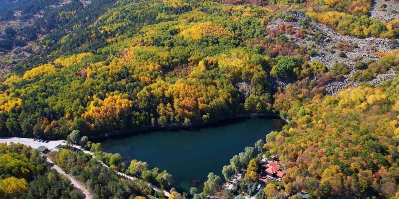Karagöl Tabiat Parkı Ziyaretçilerini Kendine Hayran Bırakıyor