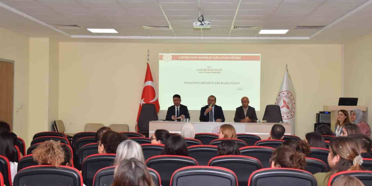 Aydın’da Sağlık Ordusuna Yeni Katılan Doktorlara Uyum Eğitimi Verildi