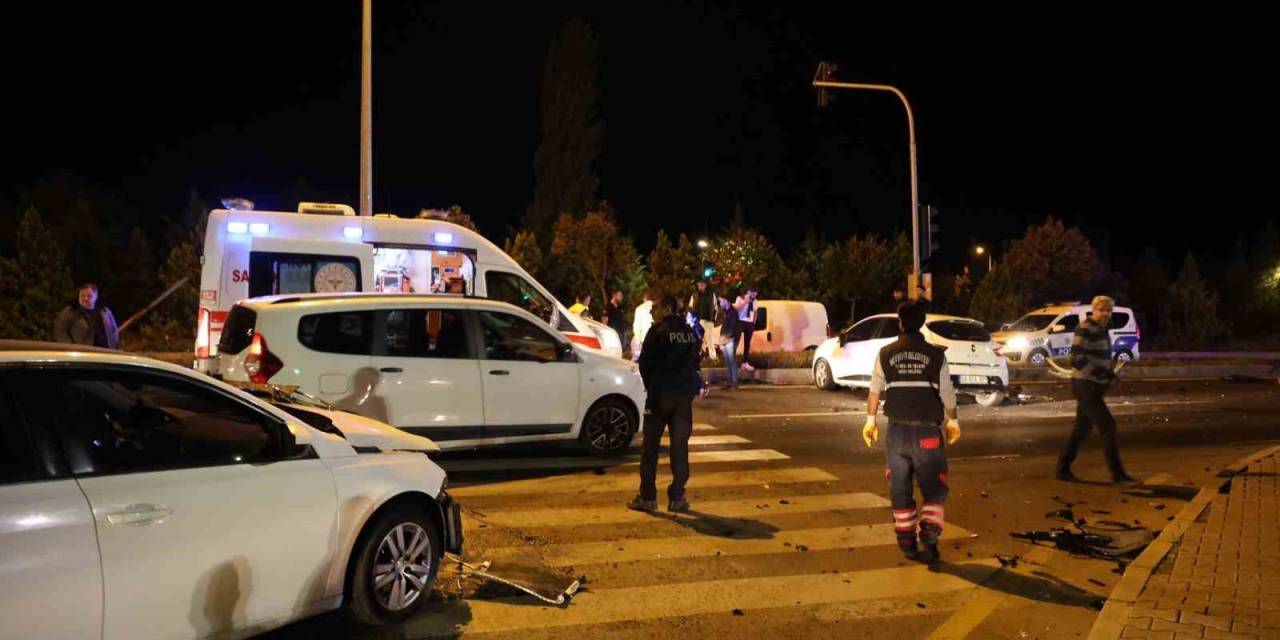 Nevşehir’de İki Otomobil Çarpıştı: 2 Yaralı