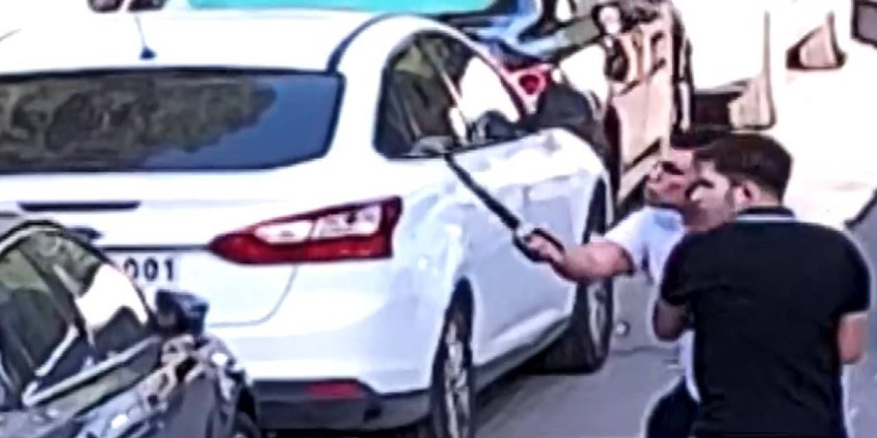 Marmaris’te Şehrin Göbeğindeki Palalı Kavga Cep Telefonu Kameralarına Yansıdı