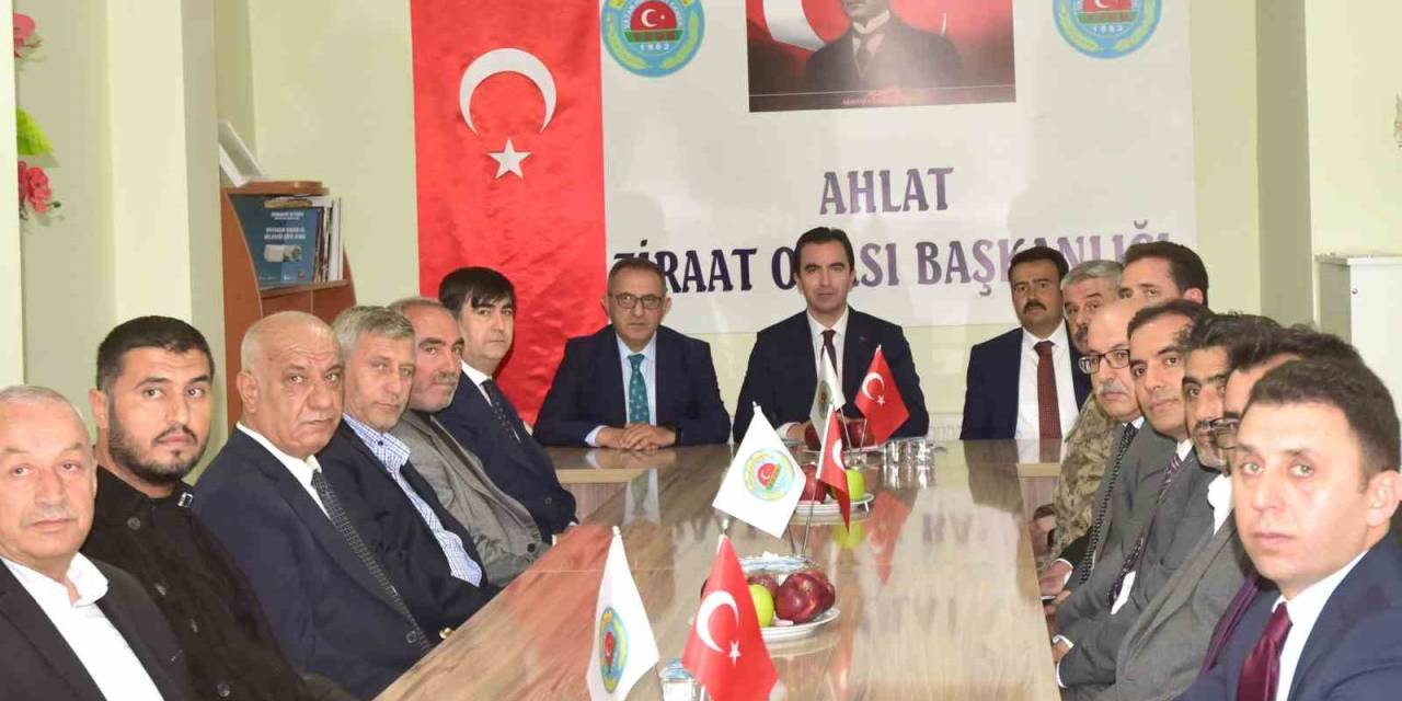 Bitlis Valisi Karakaya, Çiftçilerle Bir Araya Geldi