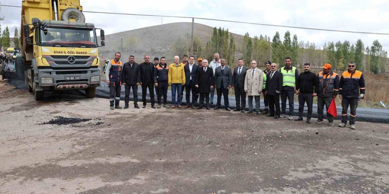 Sivas’ta Bağlantı Yolları Sıcak Asfalt Kavuşuyor