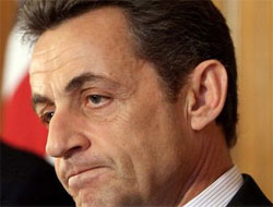 Sarkozy hezimete uğradı